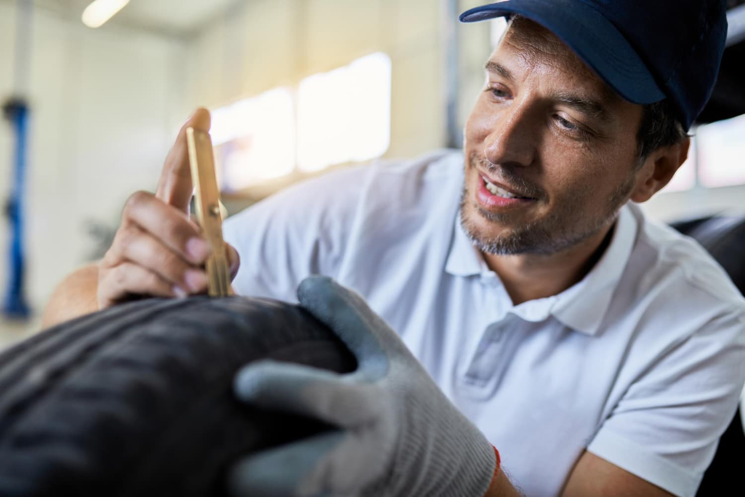 Ícones de chaveiro, mecânico e borracheiro simbolizando assistências mensais
